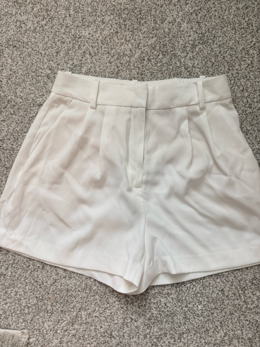 Aritzia Babaton White High-Waist Pleated Tailored Shorts